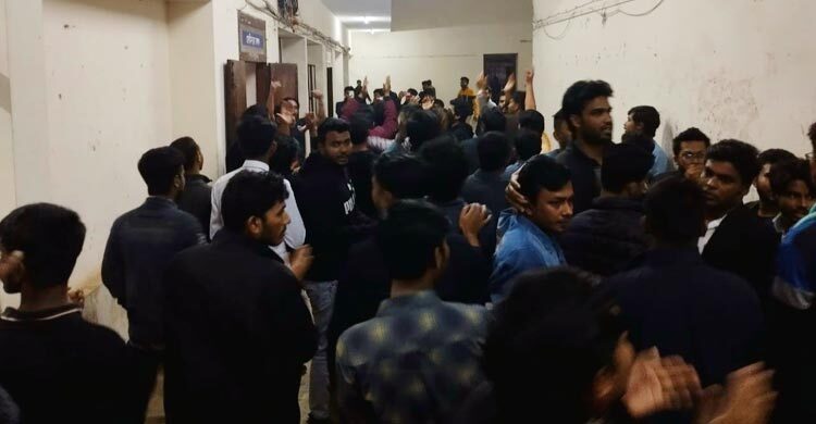 জাহাঙ্গীরনগর বিশ্ববিদ্যালয় ছাত্রদলের মতবিনিময় সভায় হাতাহাতি